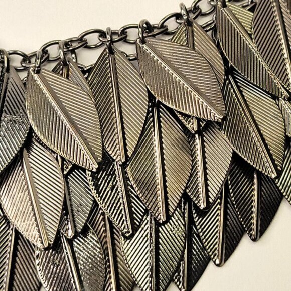 Gunmetal Leaf Dangling Clusters Choker Necklace - Picture 4 of 11